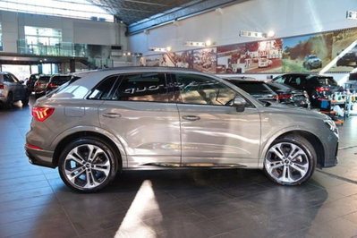 Audi Q3 40 TDI quattro S tronic Business (10)