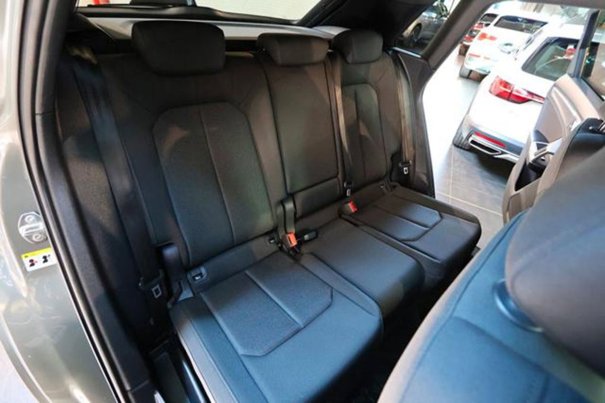 Audi Q3 40 TDI quattro S tronic Business (20)