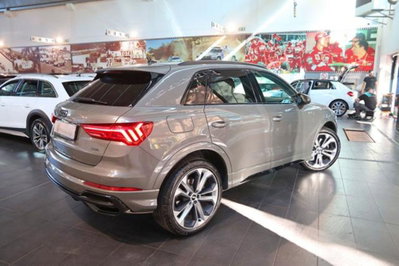 Audi Q3 40 TDI quattro S tronic Business (9)