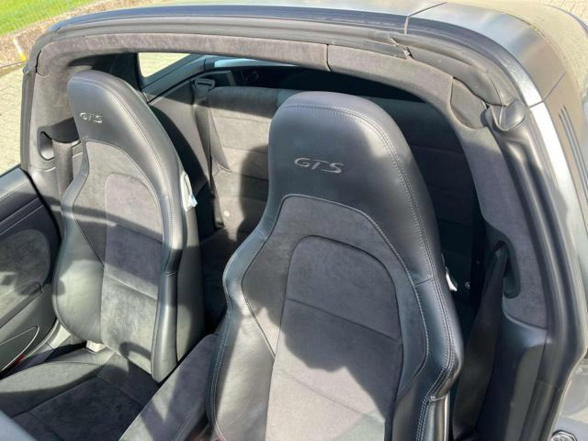 Porsche 911 Cabrio 3.0 Targa 4 GTS (14)