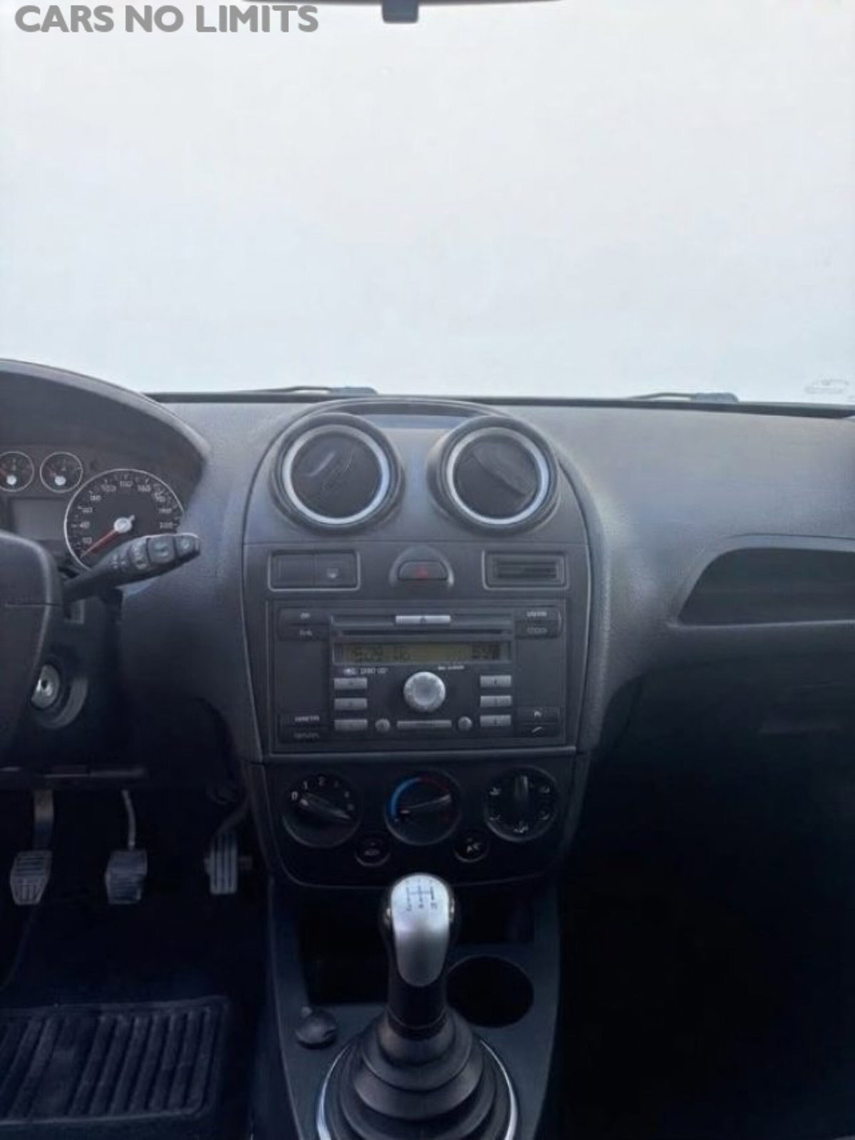 Ford Fiesta 1.4 TDCi 5p. Ghia (8)