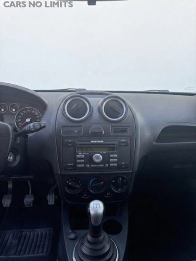 Ford Fiesta 1.4 TDCi 5p. Ghia (8)