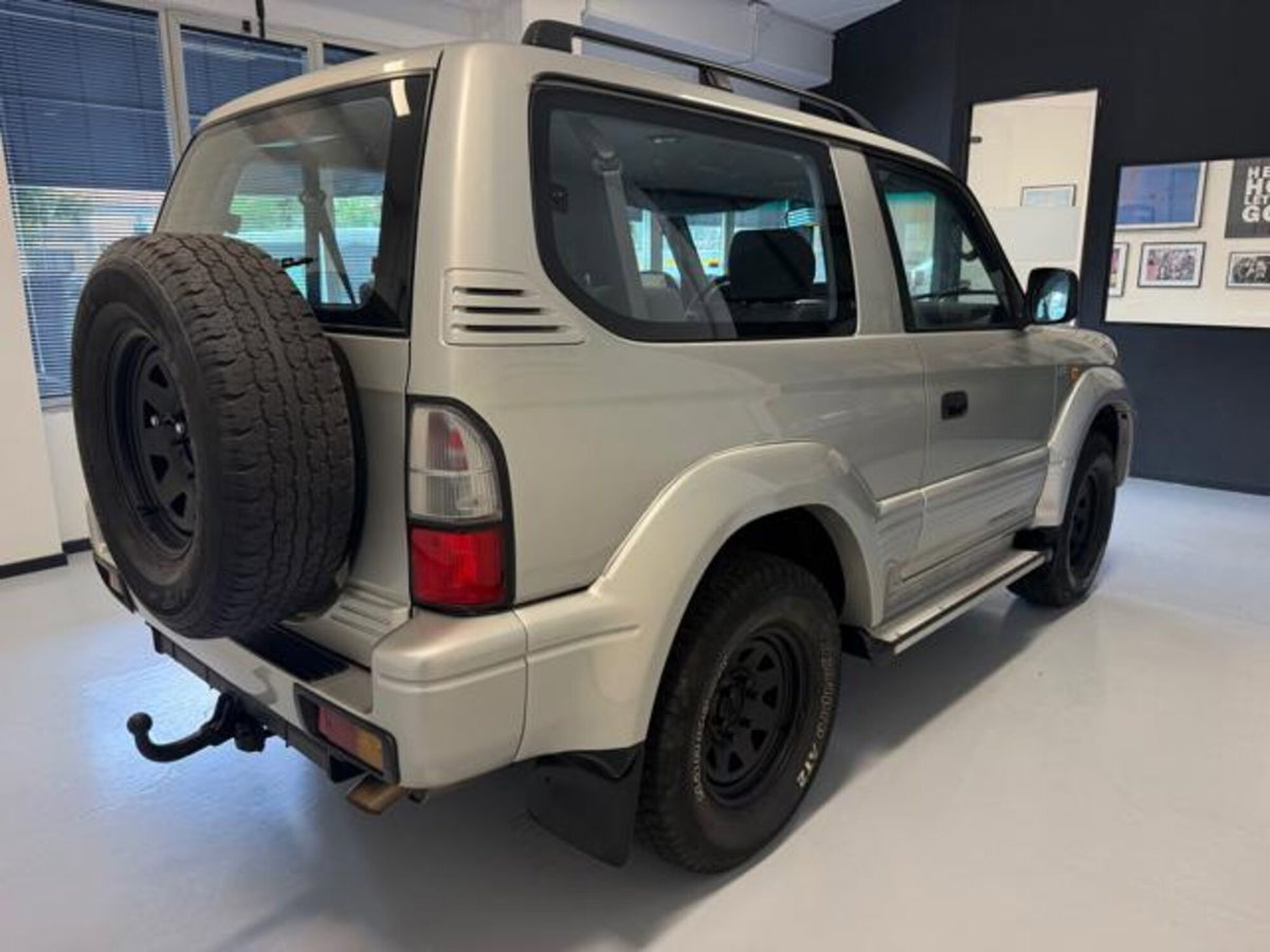 Toyota Land Cruiser Tdi D-4D cat 3 porte KDJ90 GX (4)