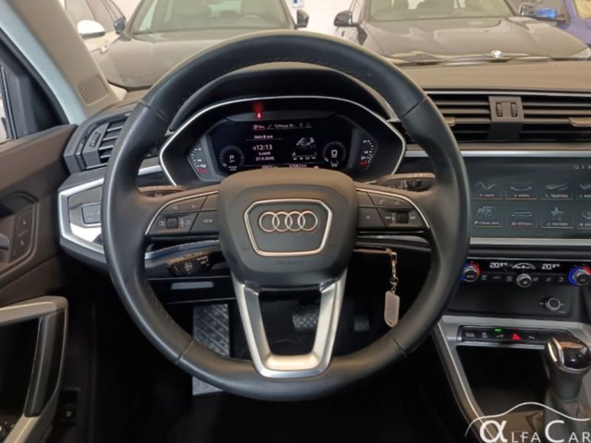 Audi Q3 45 TFSI e S tronic Business (12)