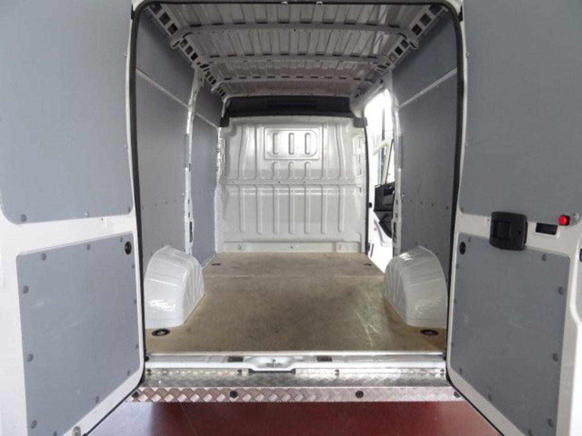 Peugeot Boxer Furgone 335 2.2 BlueHDi 140 S&S PM-TM Furgone Premium (13)
