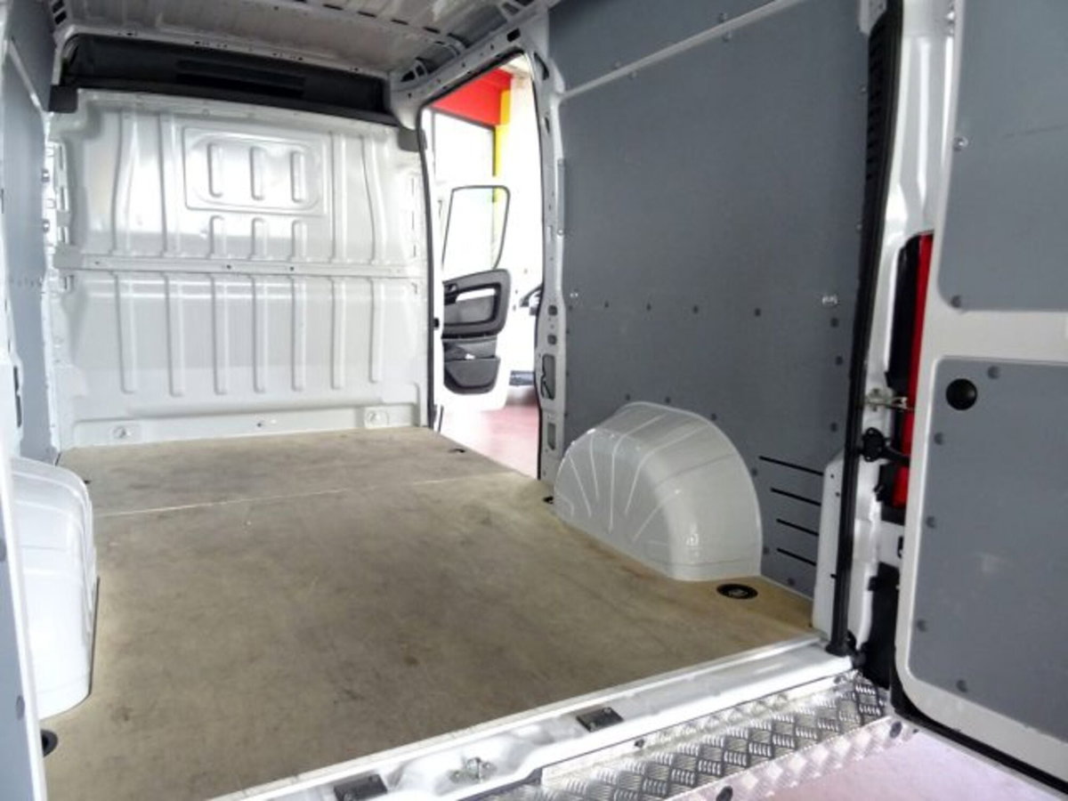 Peugeot Boxer Furgone 335 2.2 BlueHDi 140 S&S PM-TM Furgone Premium (15)