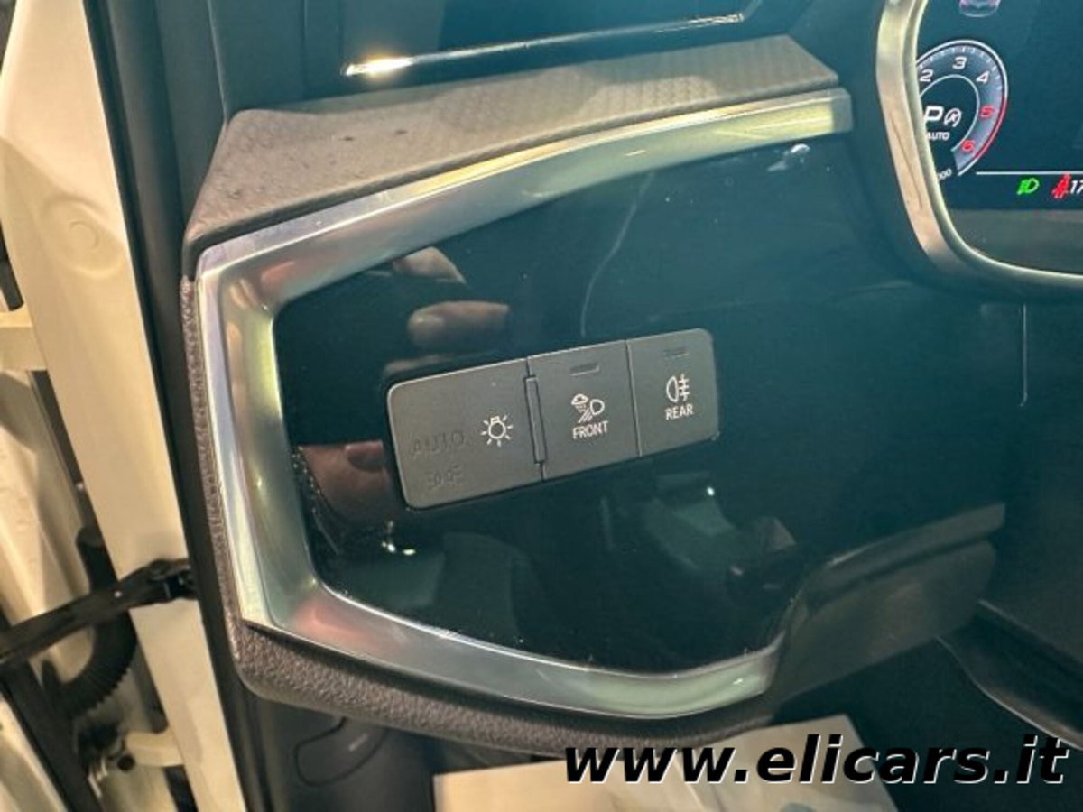 Audi Q3 40 TDI quattro S tronic Business (18)