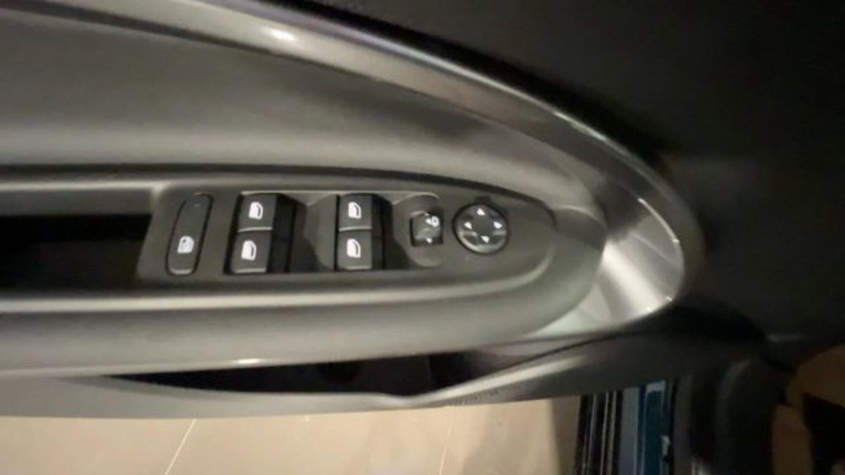 Fiat 600 1.2 hybrid Sport 145cv auto (12)