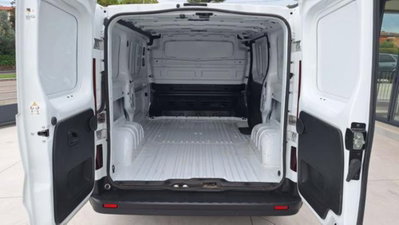 Renault Trafic Furgone T29 2.0 dCi 150CV PC-TN Furgone Energy Ice (3)