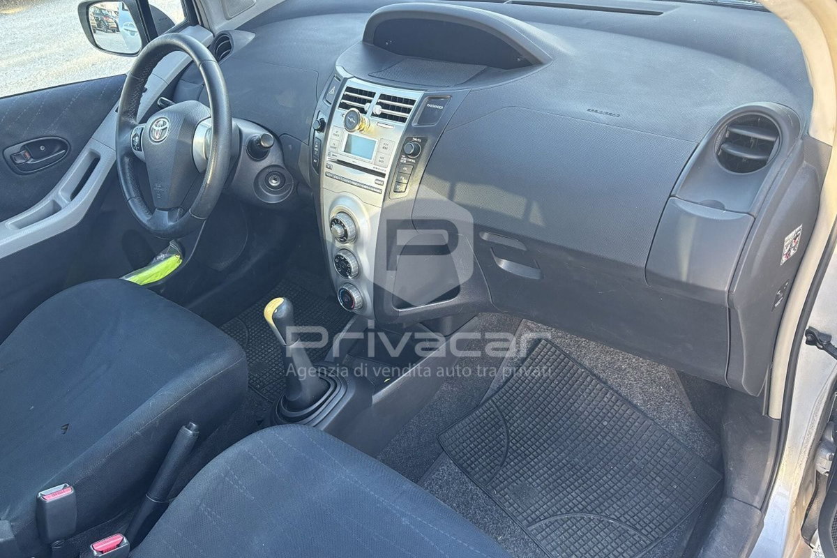 Toyota Yaris 1.0 5 porte (10)