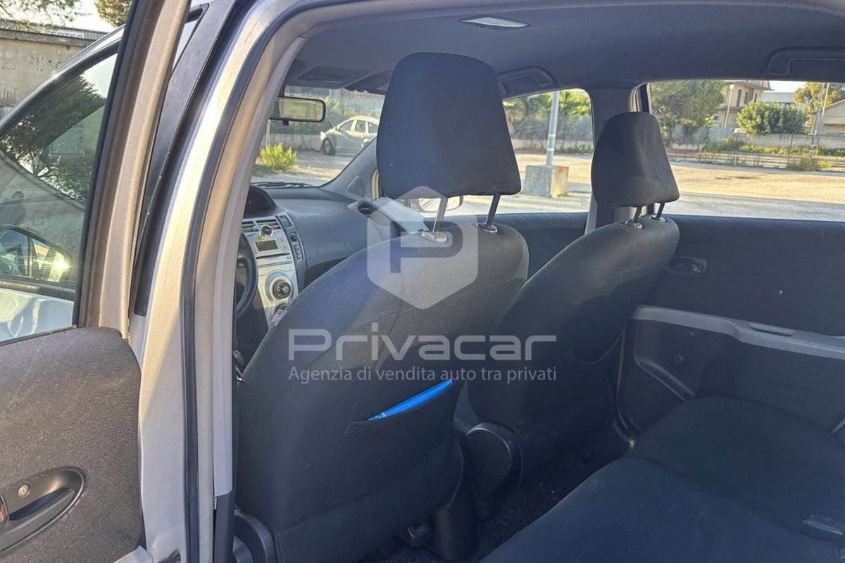 Toyota Yaris 1.0 5 porte (12)