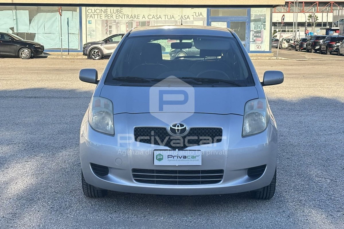 Toyota Yaris 1.0 5 porte (2)
