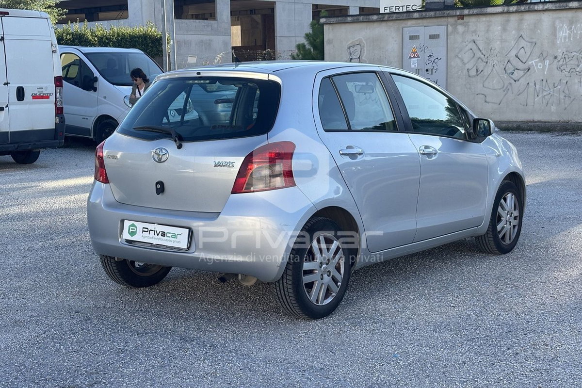 Toyota Yaris 1.0 5 porte (5)