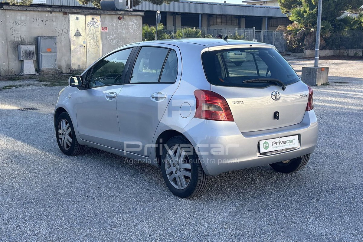 Toyota Yaris 1.0 5 porte (6)