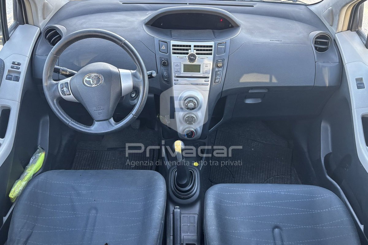 Toyota Yaris 1.0 5 porte (9)