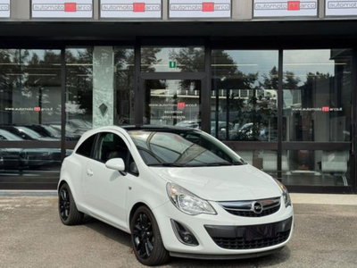Opel Corsa 1.4 16V 3 porte b-color