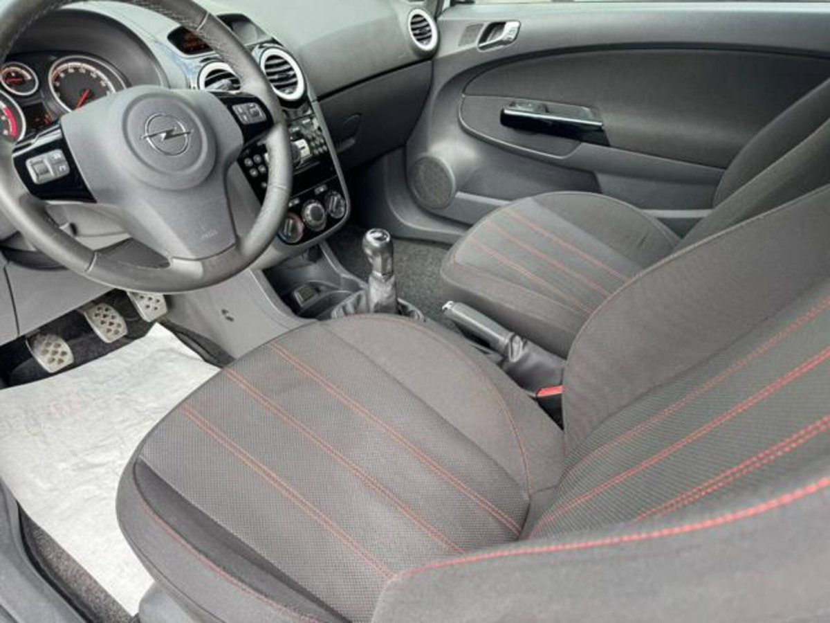 Opel Corsa 1.4 16V 3 porte b-color (12)