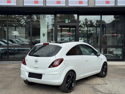 Opel Corsa 1.4 16V 3 porte b-color (4)