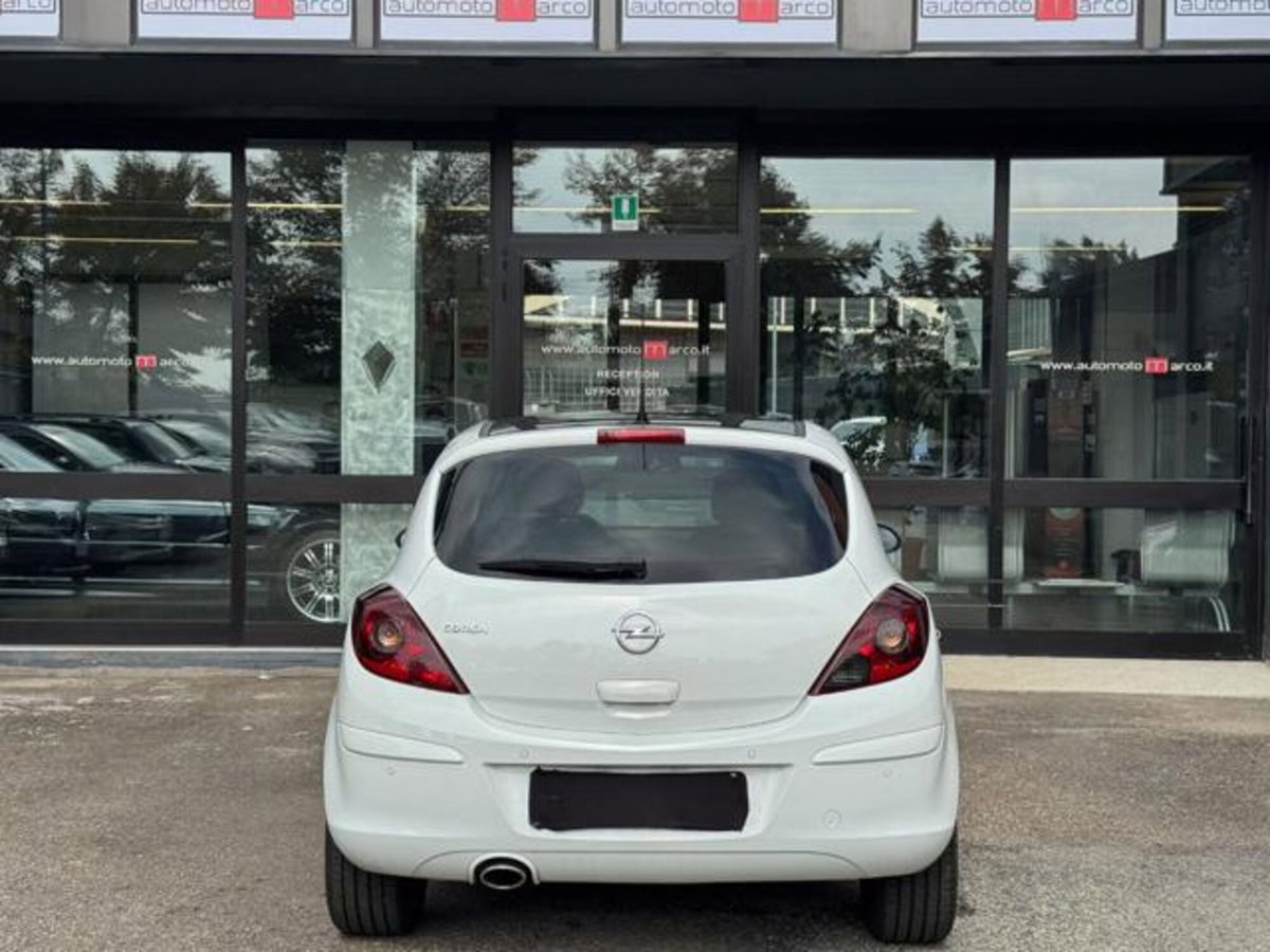 Opel Corsa 1.4 16V 3 porte b-color (5)