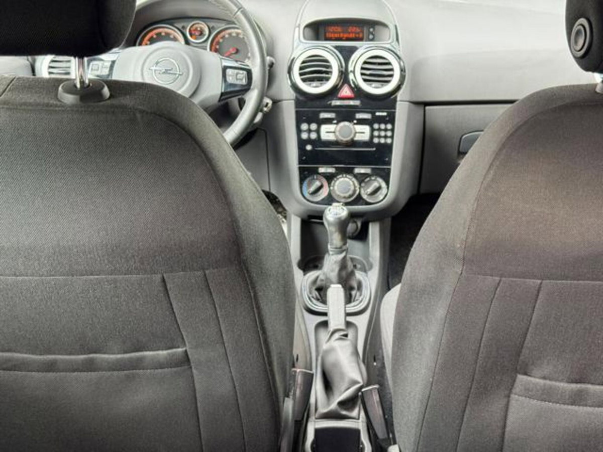 Opel Corsa 1.4 16V 3 porte b-color (9)
