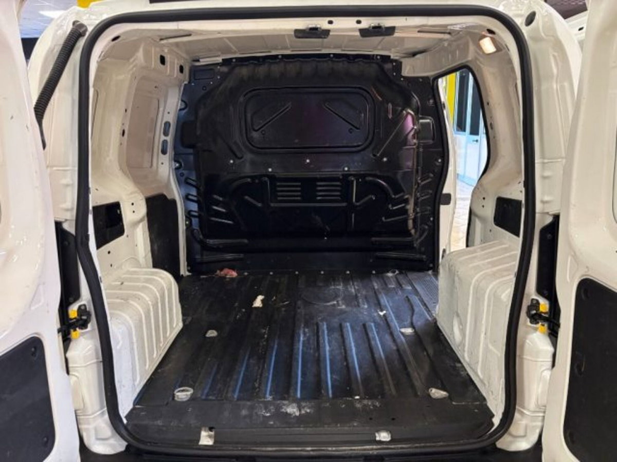 Fiat Fiorino combi N1 1.3 mjt 95cv Adventure (7)