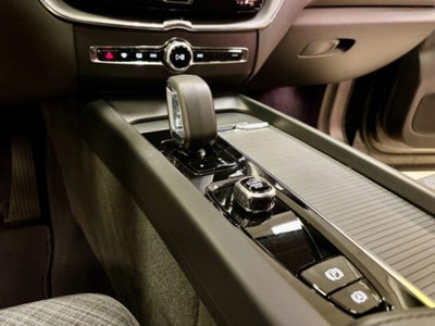 Volvo XC60 B4 automatico Core (12)