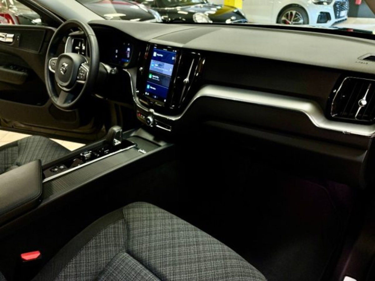Volvo XC60 B4 automatico Core (8)