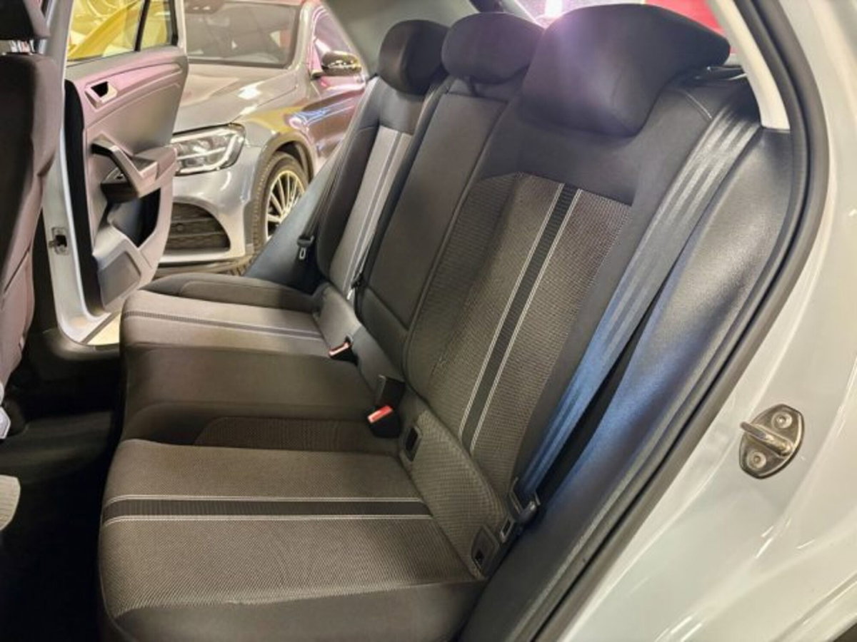 Volkswagen T-Roc 1.5 tsi R-Line dsg (11)