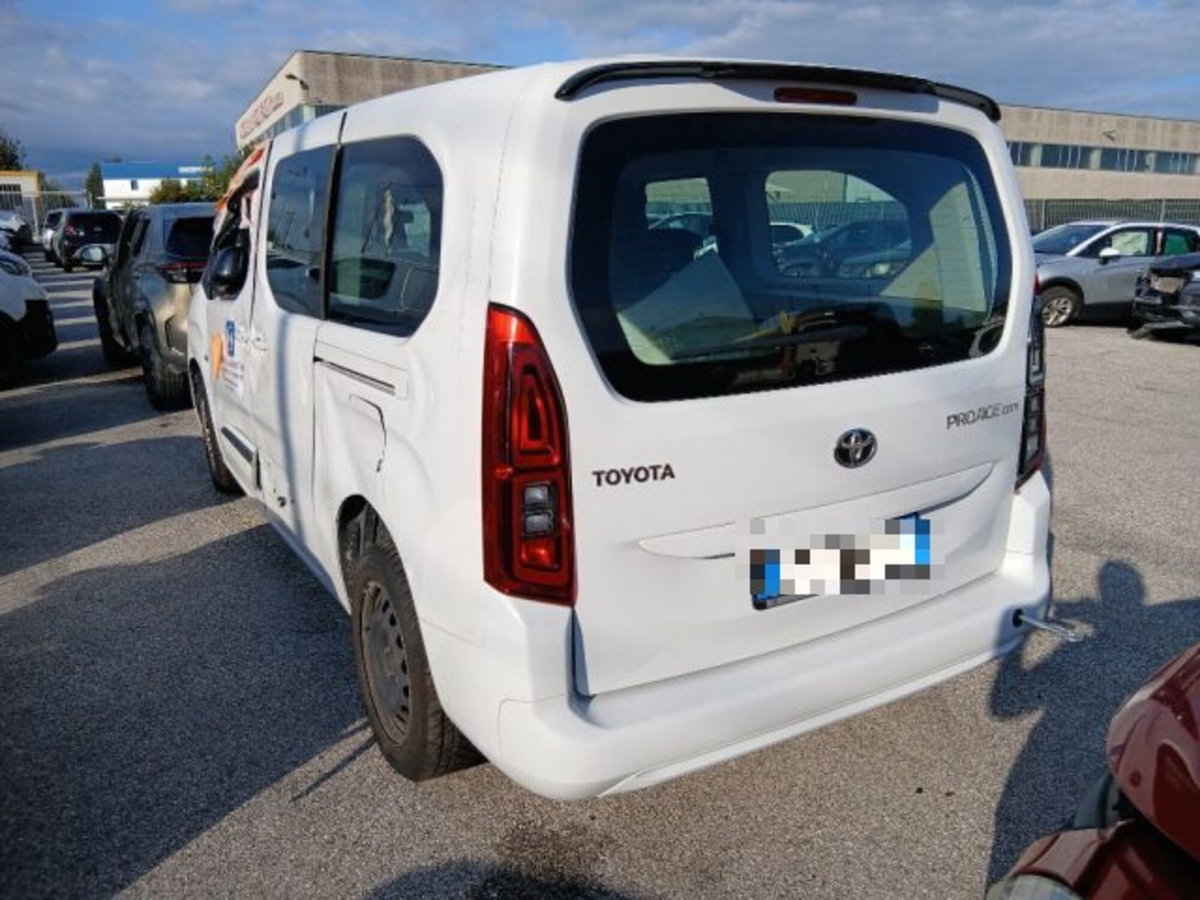Toyota Proace City Verso City Verso 1.5D 130 CV S&S Short Luxury (14)