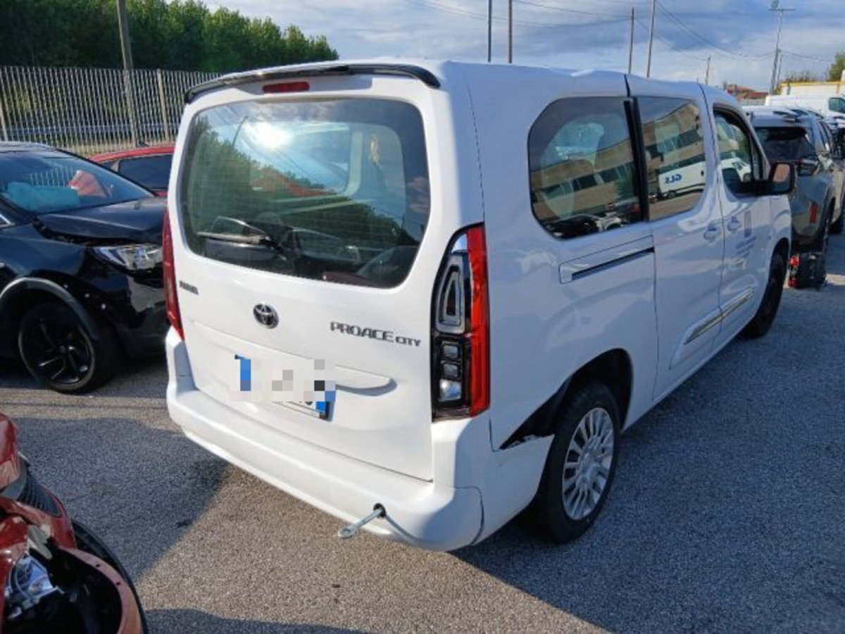 Toyota Proace City Verso City Verso 1.5D 130 CV S&S Short Luxury (15)