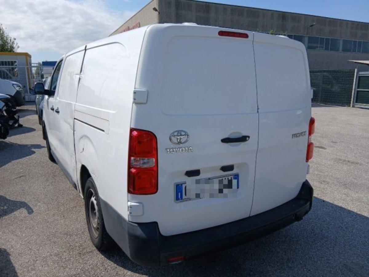 Toyota Proace 2.0D 144CV S&S PL-SL-TN Furgone Long 5p.14q Comfort (8)