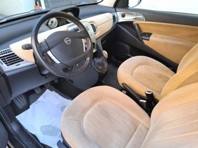 Lancia Ypsilon 1.2 Platino (4)