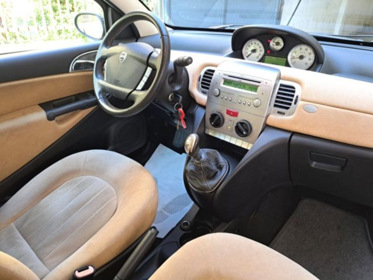 Lancia Ypsilon 1.2 Platino (6)