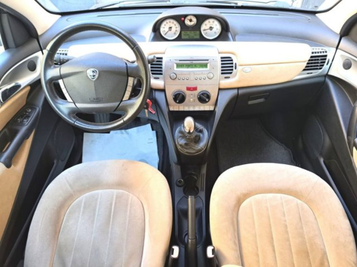 Lancia Ypsilon 1.2 Platino (8)