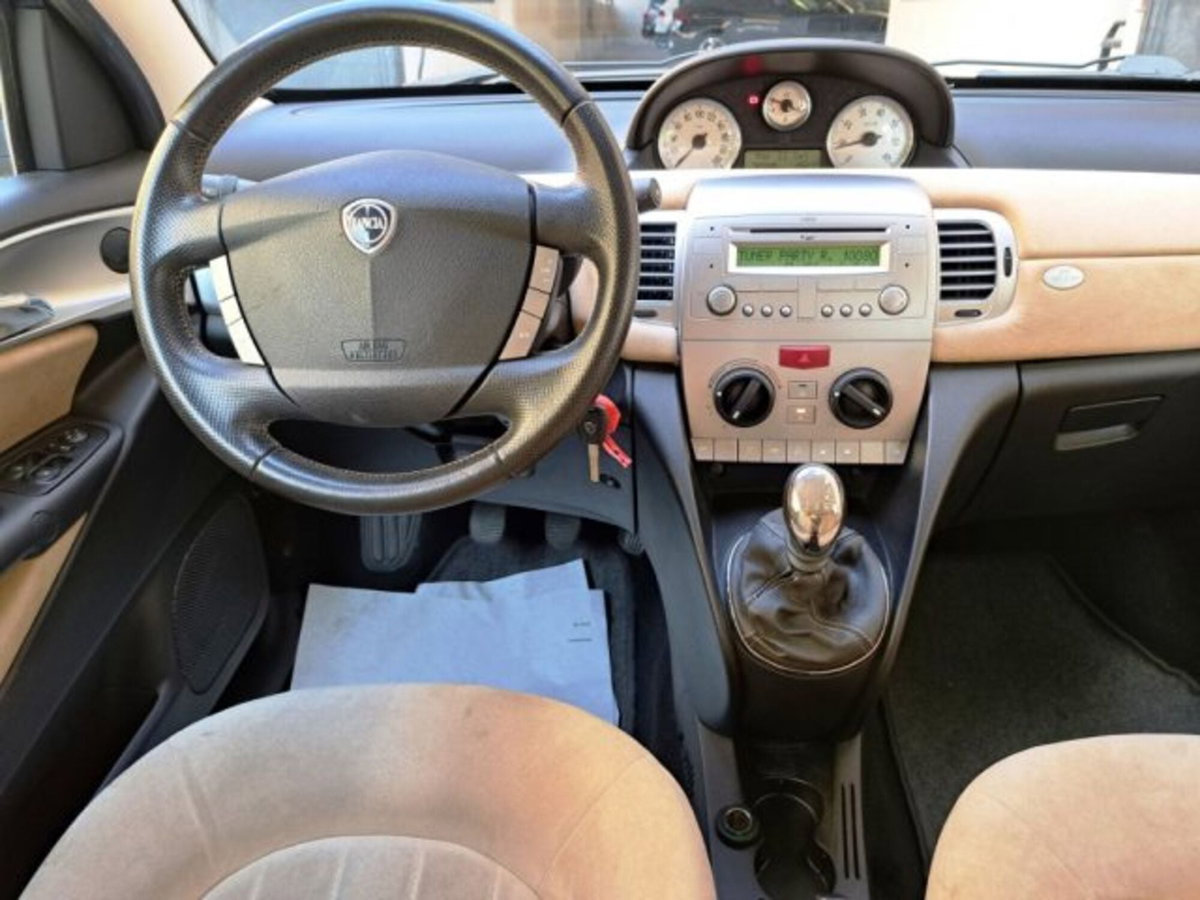 Lancia Ypsilon 1.2 Platino (9)
