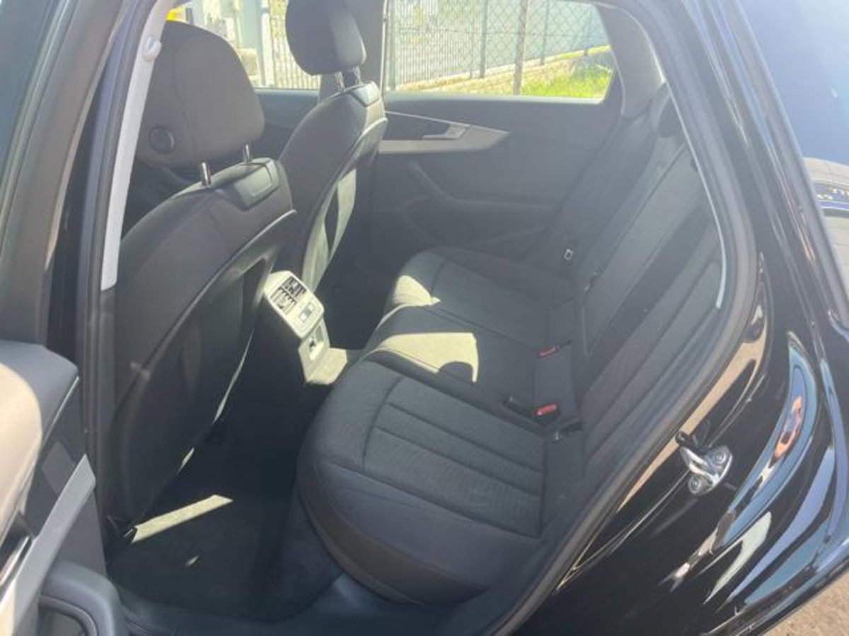 Audi A4 Avant 30 TDI/136 CV S tronic Business Advanced (15)