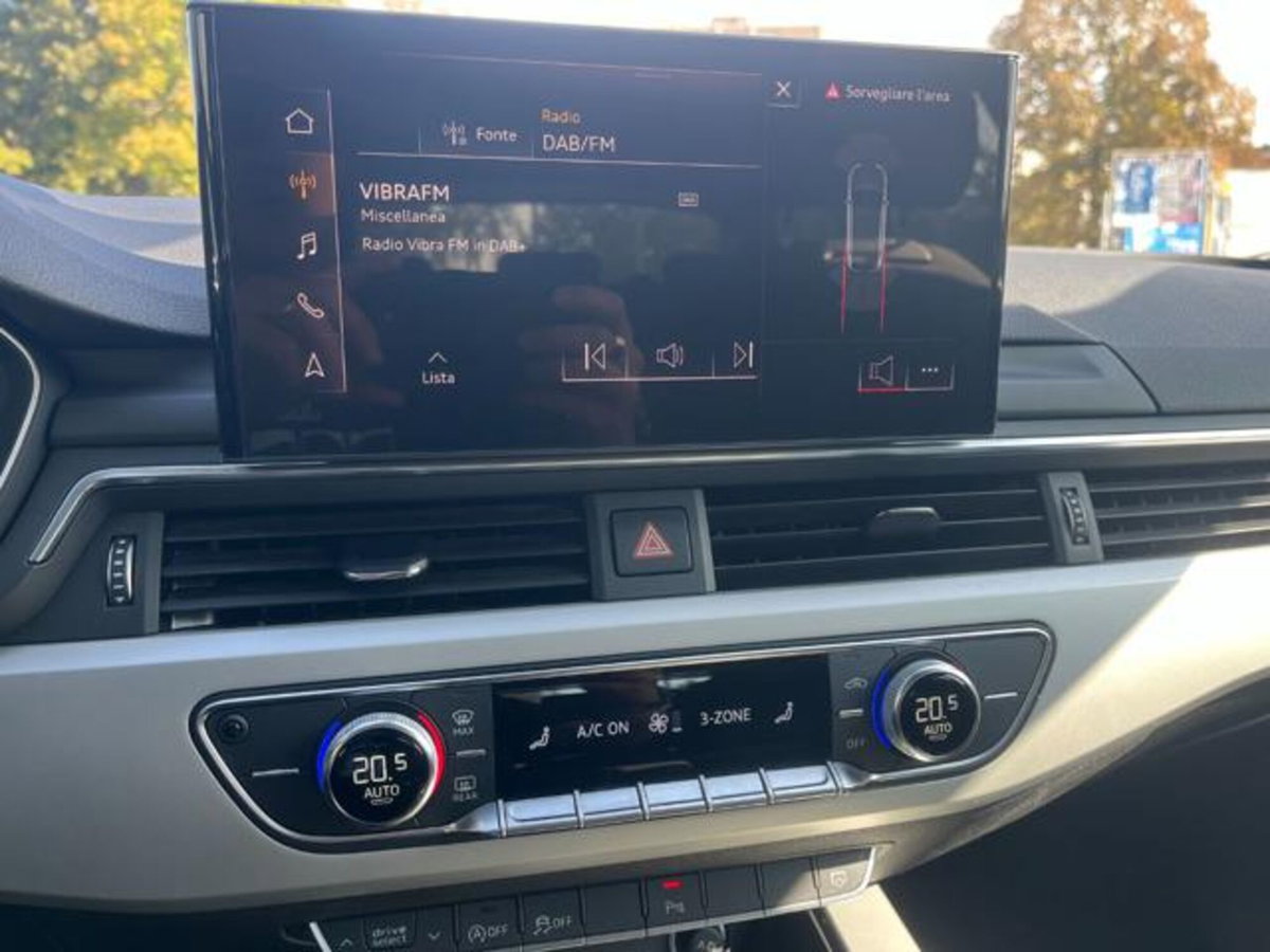 Audi A4 Avant 30 TDI/136 CV S tronic Business Advanced (8)