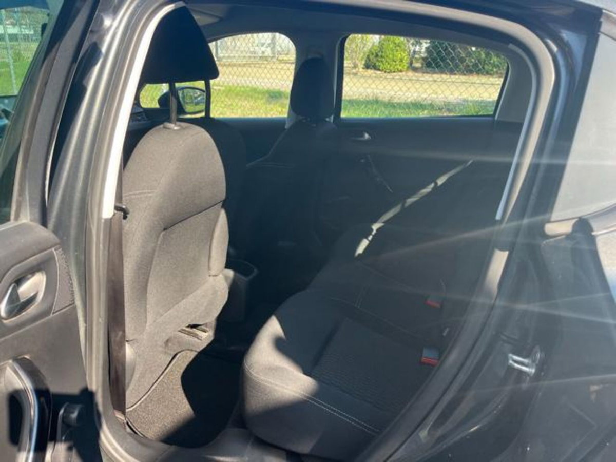 Peugeot 208 75 5 porte Allure (9)
