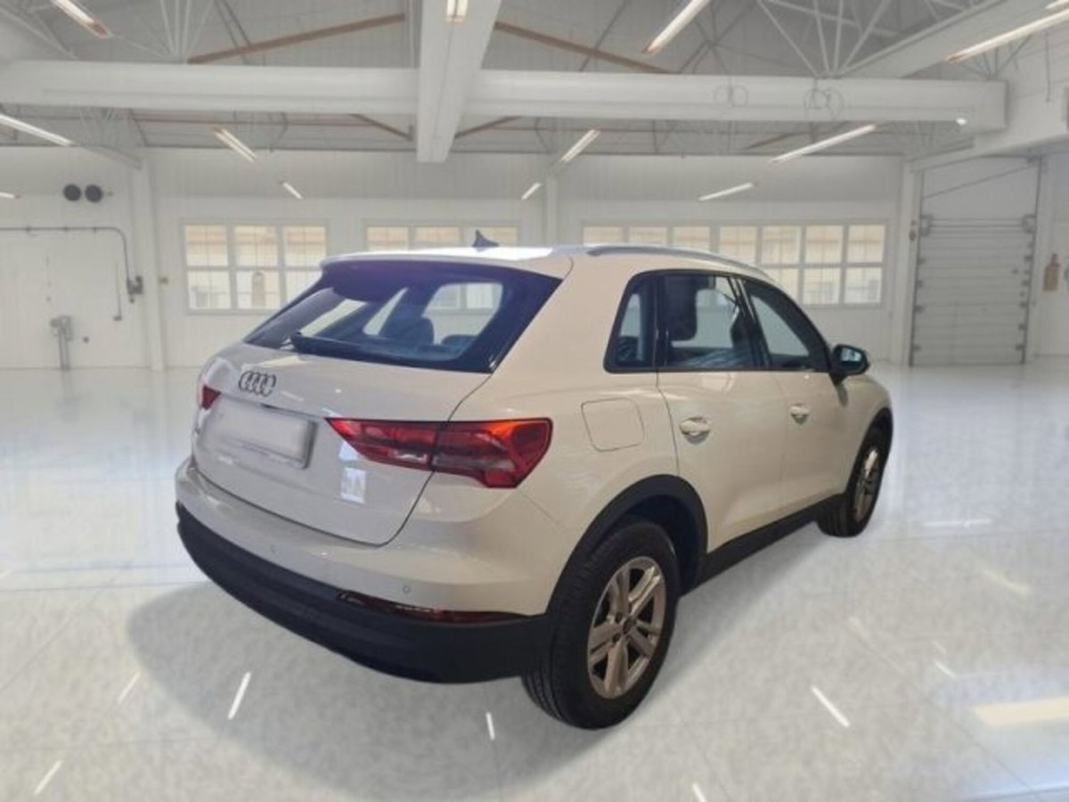 Audi Q3 35 TDI quattro S tronic Business (2)