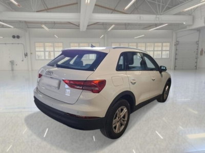 Audi Q3 35 TDI quattro S tronic Business (2)