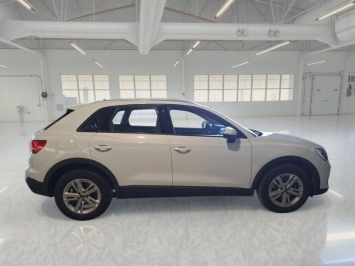 Audi Q3 35 TDI quattro S tronic Business (4)
