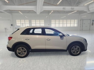 Audi Q3 35 TDI quattro S tronic Business (4)