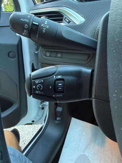 Peugeot 2008 100 S&S Allure (12)