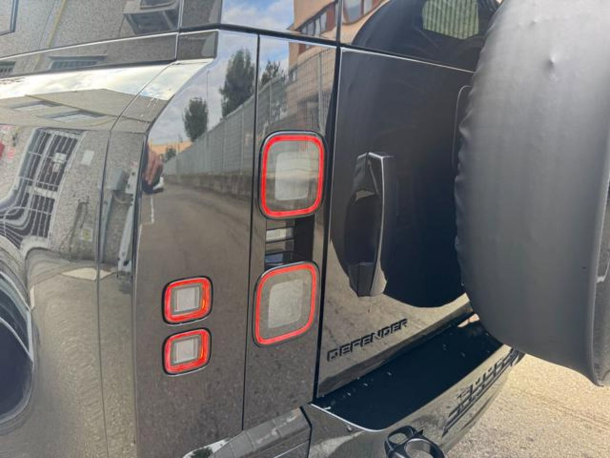 Land Rover Defender 110 3.0d i6 mhev X-Dynamic HSE awd 250cv auto (6)
