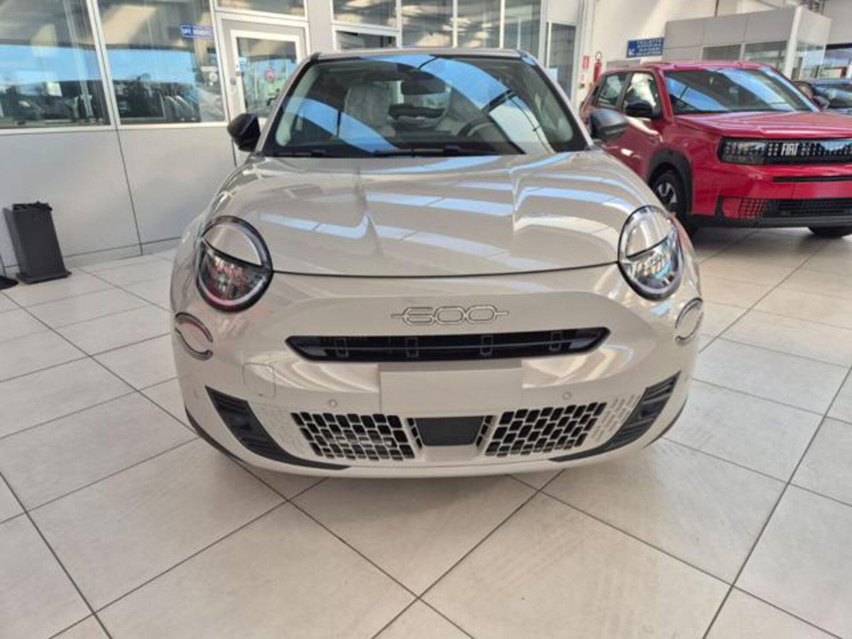 Fiat 600 1.2 Business 100cv (2)