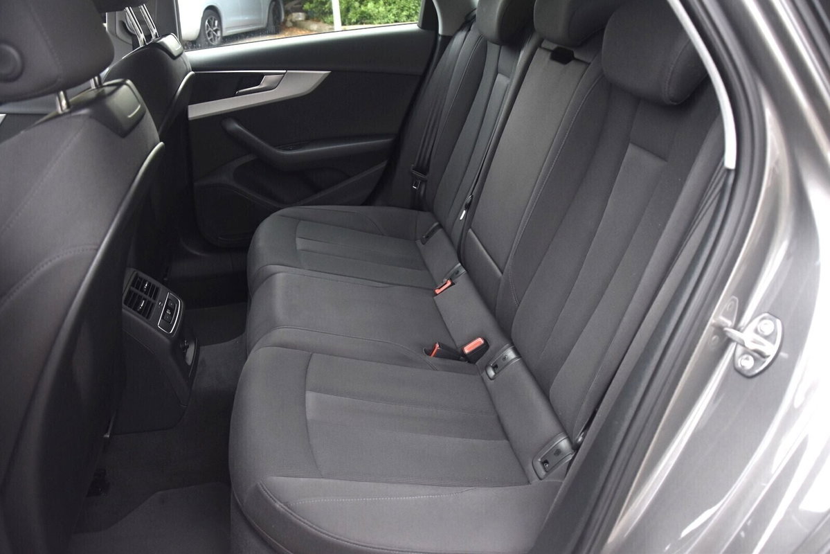 Audi A4 Avant 35 TDI/163 CV S tronic S line edition (9)