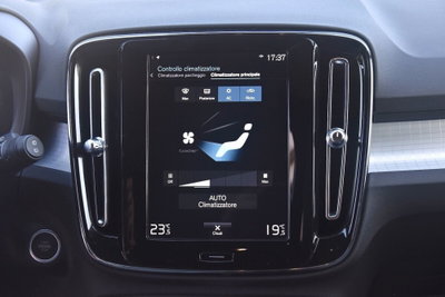 Volvo XC40 T4 Recharge Plug-in Hybrid R-design (14)