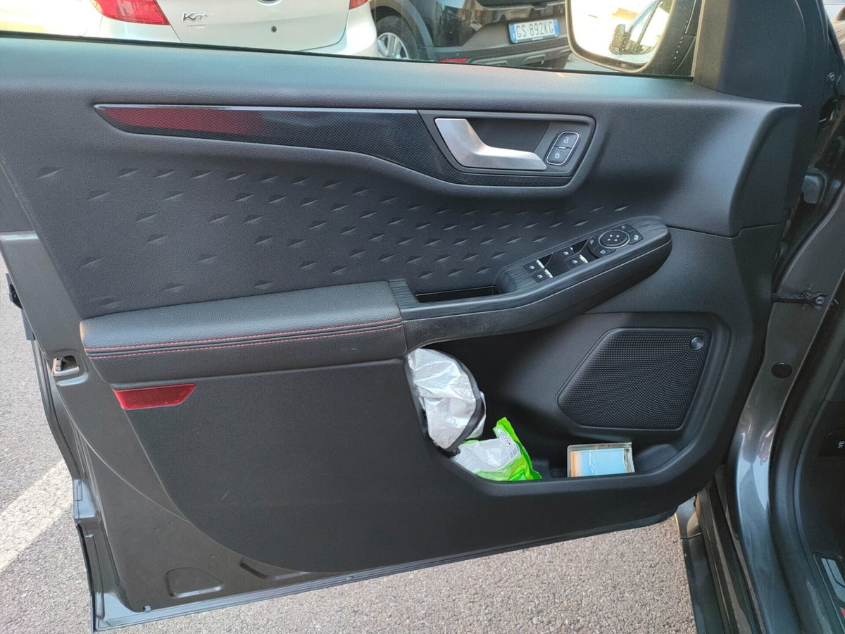Ford Kuga 1.5 EcoBlue 120 CV 2WD ST-Line (15)