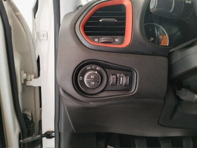 Jeep Renegade 1.6 Mjt 120 CV Limited (9)