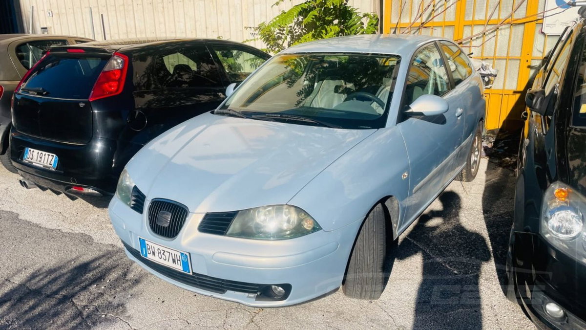 Audi A4 Avant 2.0 16V TDI multitr. Top (5)